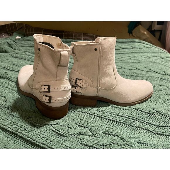 UGG Orion Moto Ankle Suede boots Light Beige Sz 11 - Picture 4 of 16